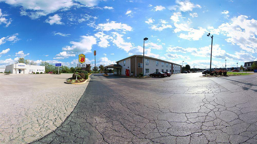 Super 8 By Wyndham Richmond Hotel Exterior photo