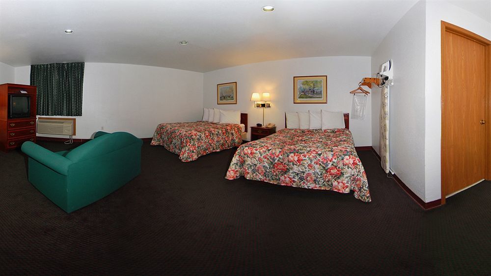 Super 8 By Wyndham Richmond Hotel Exterior photo
